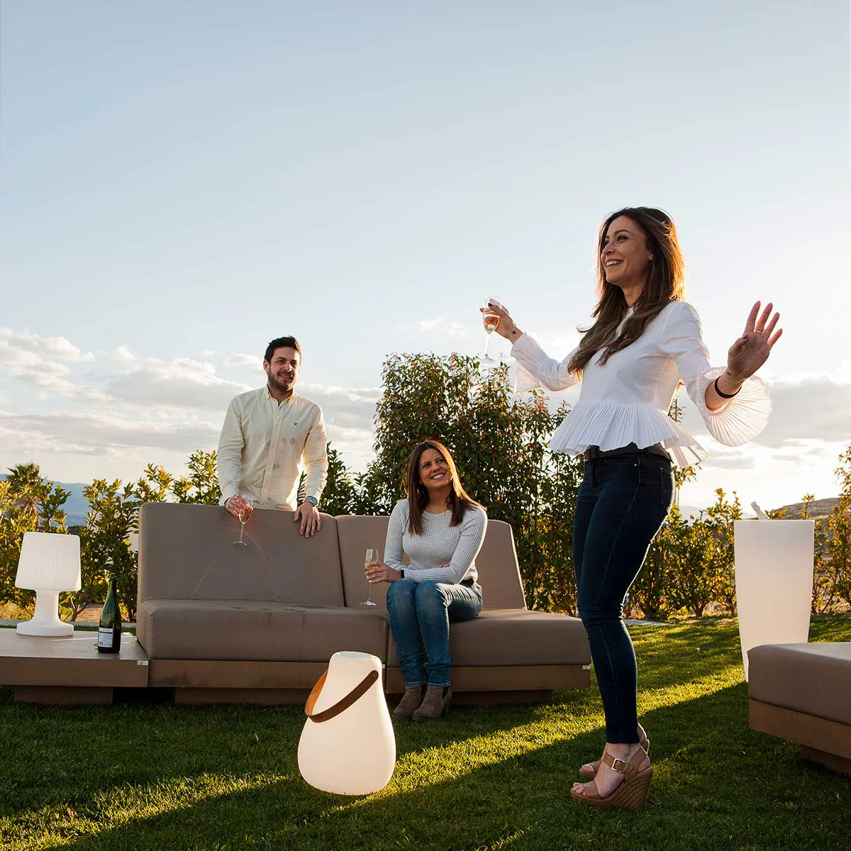 ALTAVOZ PORTÁTIL CON LUZ KURBY PLAY - Image 3