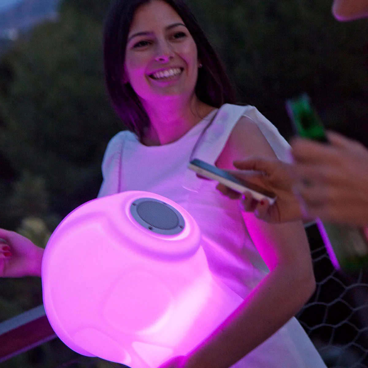 ALTAVOZ PORTÁTIL CON LUZ ROBIN PLAY - Image 4