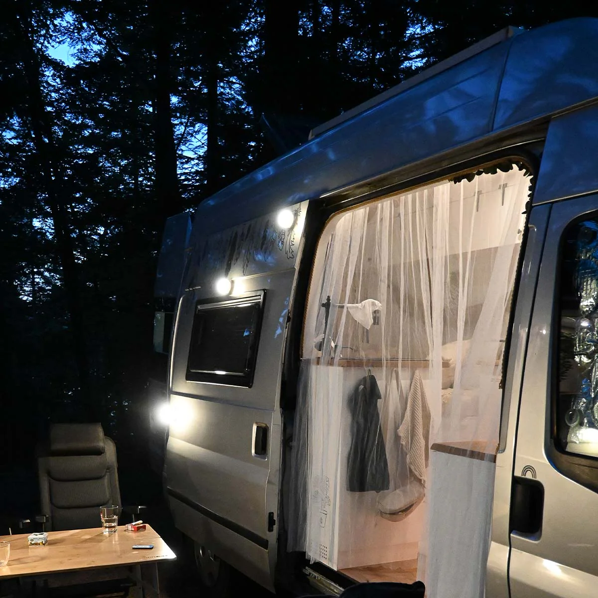 Bombilla portátil con carga solar CHERRY - Image 5