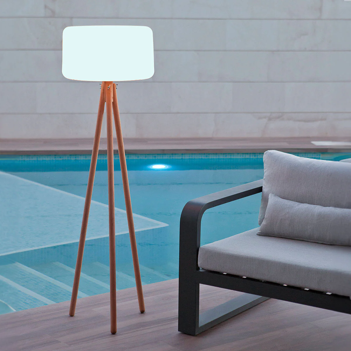 LÁMPARA DE PIE DE DISEÑO CON PATAS DE MADERA CHLOE 140 - Image 3