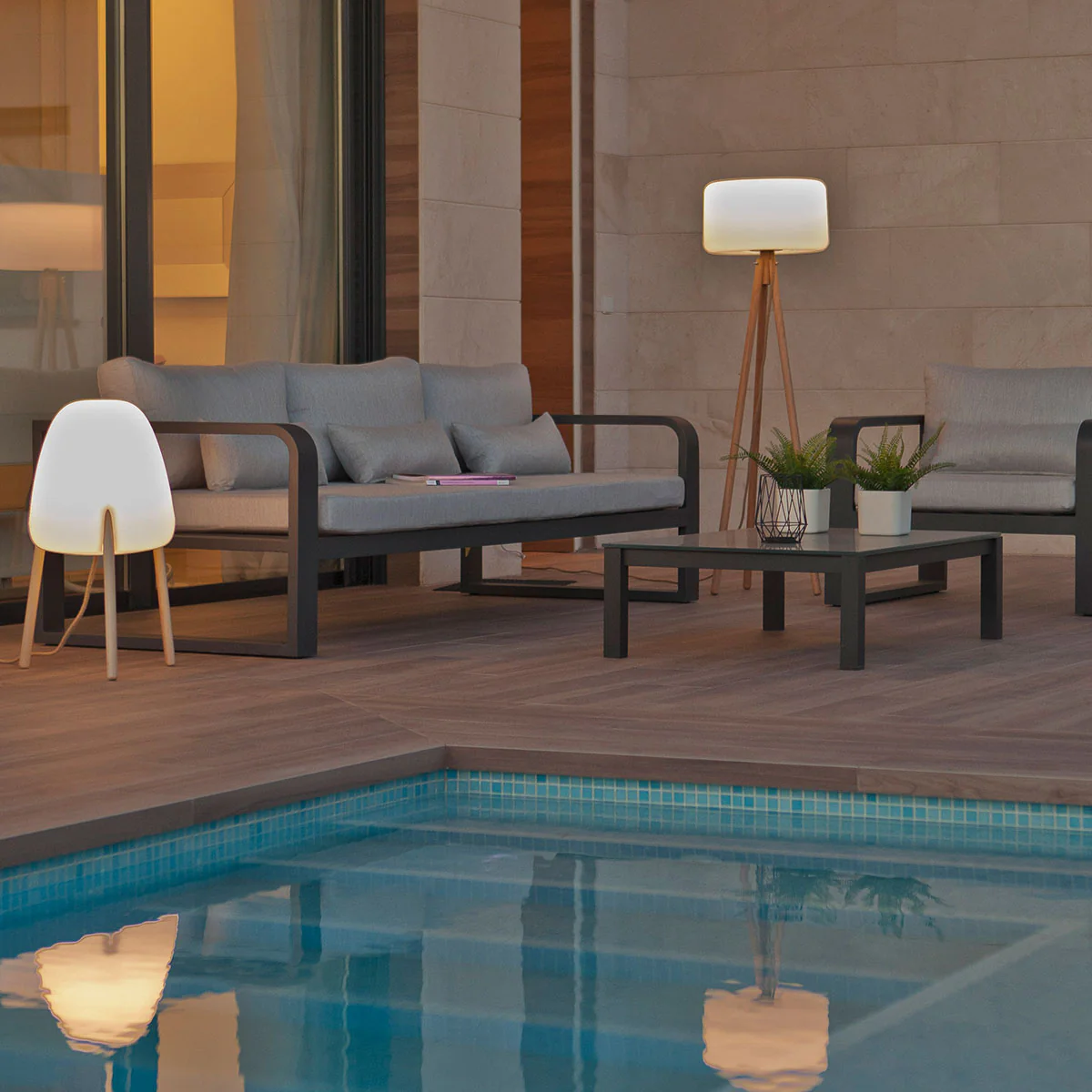 LÁMPARA DE PIE DE DISEÑO CON PATAS DE MADERA CHLOE 140 - Image 4