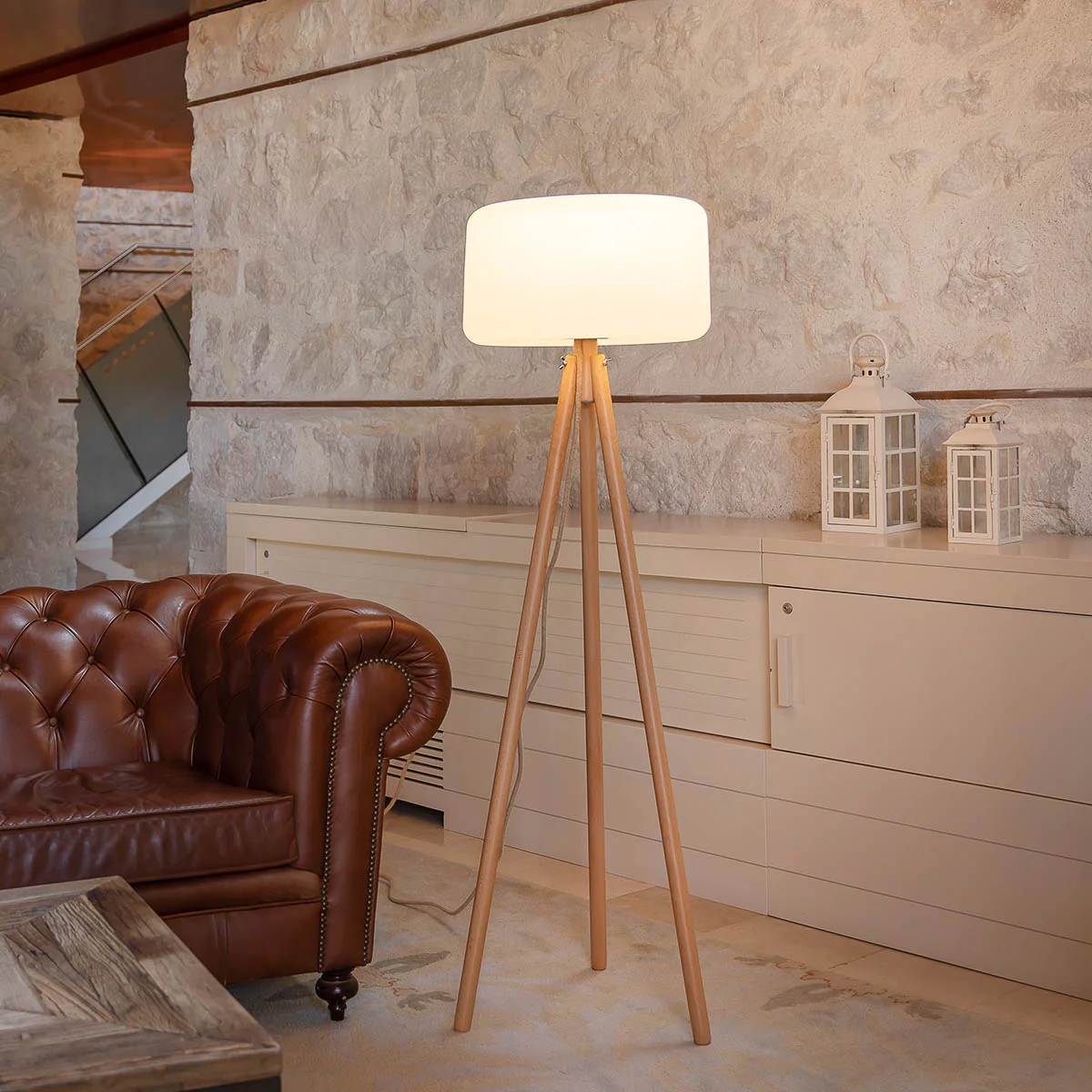 LÁMPARA DE PIE DE DISEÑO CON PATAS DE MADERA CHLOE 140 - Image 6